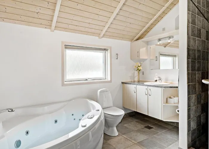Dom wakacyjny 3 Bedroom Cozy In *