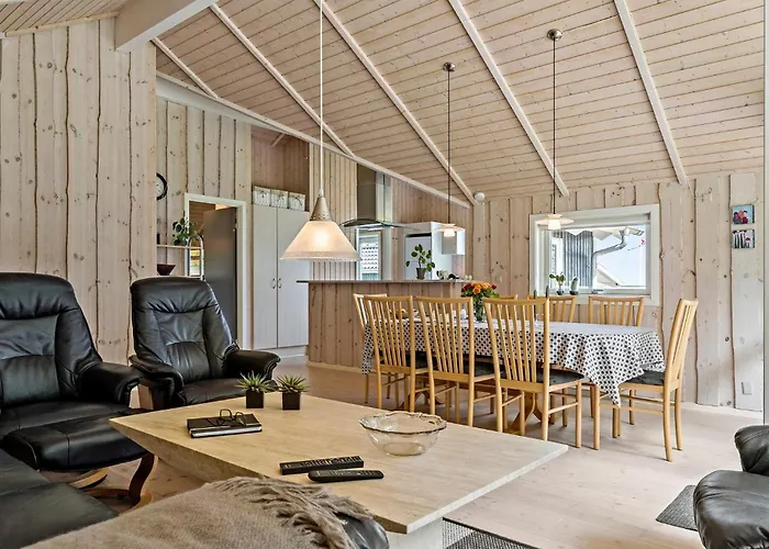 3 Bedroom Cozy In Dom wakacyjny *